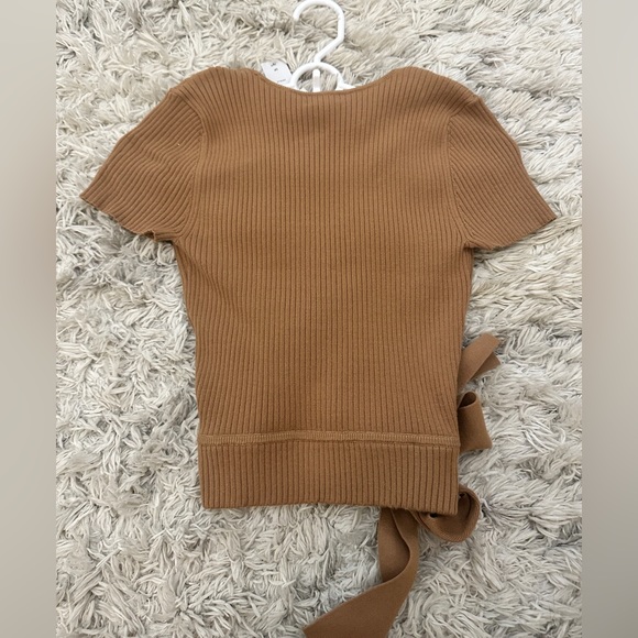 All Tied Up Aritzia Tee - Picture 2 of 6